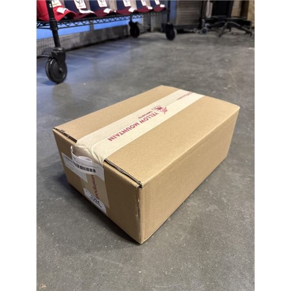 NEW YELLOW MOUNTAIN D12 DOMINOS SET WITH WOODEN BOX