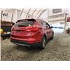 Image 14 : PARKSVILLE - 2016 HYUNDAI SANTA FE, RED, 157708 KMS, ALL WHEEL DRIVE. - J357356