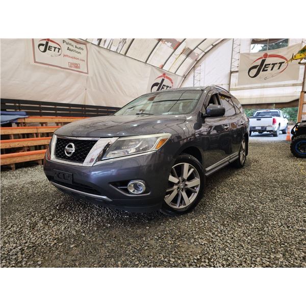 PARKSVILLE - 2014 NISSAN PATHFINDER, GREY, 165610 KMS, FOUR WHEEL DRIVE. - D731651