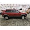 Image 11 : PARKSVILLE - 2009 HYUNDAI TUCSON, RED, 326904 KMS, ALL WHEEL DRIVE. - D167900