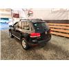 Image 21 : PARKSVILLE - 2004 VW TOUAREG, BLACK, 152592 MILES KMS, ALL WHEEL DRIVE. - D033743