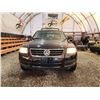 Image 5 : PARKSVILLE - 2004 VW TOUAREG, BLACK, 152592 MILES KMS, ALL WHEEL DRIVE. - D033743