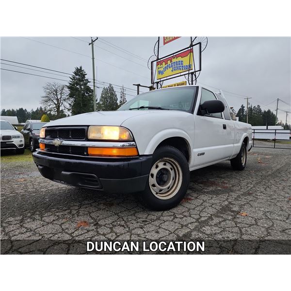 DUNCAN - 2002 CHEVROLET S10, WHITE, 197029 KMS, REAR WHEEL DRIVE. - D228263