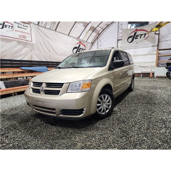 PARKSVILLE - 2010 DODGE GRAND CARAVAN, GOLD, 242781 KMS, FRONT WHEEL DRIVE. - D361963