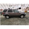 Image 11 : PARKSVILLE - 2005 FORD ESCAPE, GREY, 216241 KMS, FOUR WHEEL DRIVE. - JA64145