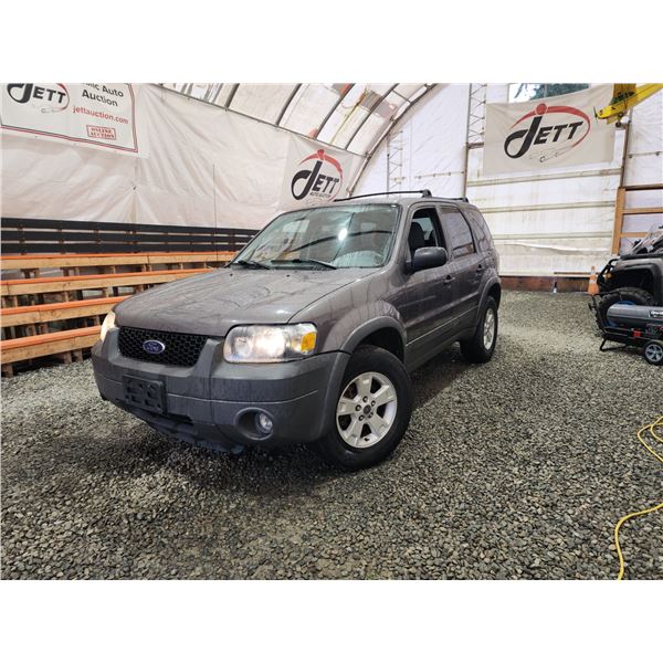PARKSVILLE - 2005 FORD ESCAPE, GREY, 216241 KMS, FOUR WHEEL DRIVE. - JA64145