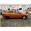 Image 11 : PARKSVILLE - 2006 PONTIAC PURSUIT, ORANGE, 126971 KMS, FRONT WHEEL DRIVE. - B826713