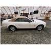 Image 12 : PARKSVILLE - 2007 FORD MUSTANG, WHITE, 174702 KMS, REAR WHEEL DRIVE. - D267925