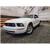 Image 1 : PARKSVILLE - 2007 FORD MUSTANG, WHITE, 174702 KMS, REAR WHEEL DRIVE. - D267925