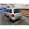 Image 21 : PARKSVILLE - 2005 HONDA PILOT, SILVER, 256520 KMS, ALL WHEEL DRIVE. - P000632