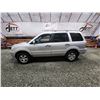 Image 23 : PARKSVILLE - 2005 HONDA PILOT, SILVER, 256520 KMS, ALL WHEEL DRIVE. - P000632