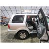 Image 40 : PARKSVILLE - 2005 HONDA PILOT, SILVER, 256520 KMS, ALL WHEEL DRIVE. - P000632