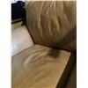 Image 4 : 507 -- LARGE LEATHER ARM CHAIR
