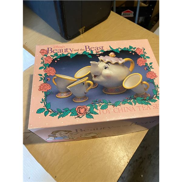 514 -- DISNEY BEAUTY & THE BEAST TEA SET