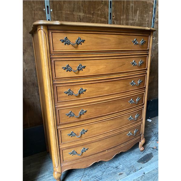 516 -- TALLER DRESSER