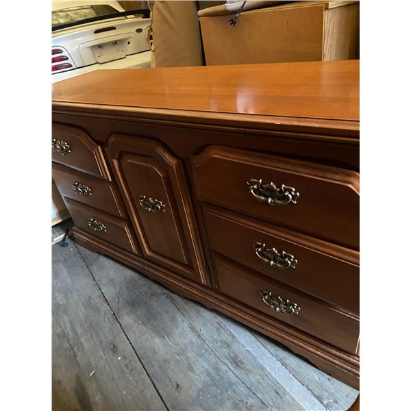 519 -- KROEHLER DRESSER