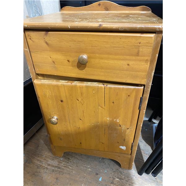 526 -- SIDE CABINET