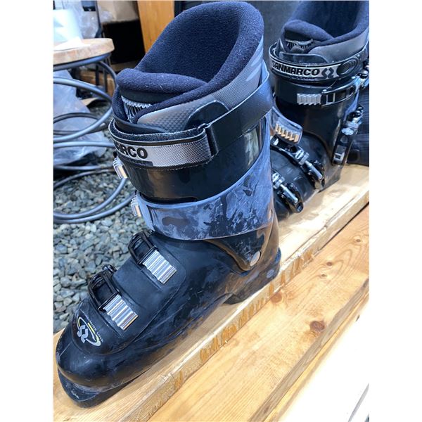528 -- SKI BOOTS