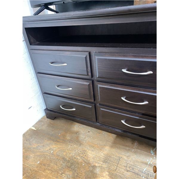 534 -- LARGE DRESSER