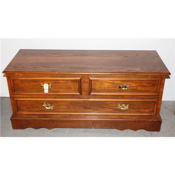 VINTAGE WOOD CEDAR STORAGE TRUNK