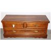 Image 1 : VINTAGE WOOD CEDAR STORAGE TRUNK