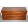 Image 5 : VINTAGE WOOD CEDAR STORAGE TRUNK