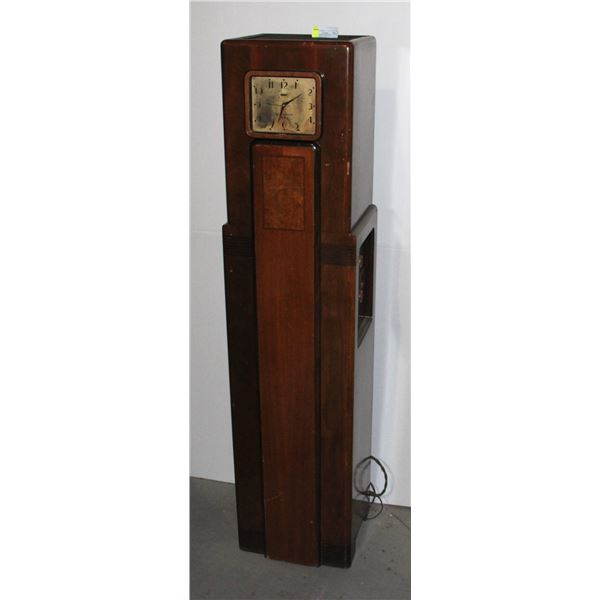 VINTAGE WESTINGHOUSE COLUMAIRE 8 RADIO