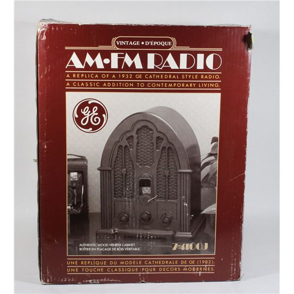 BOXED AM FM RADIO CATHEDRAL STYLE