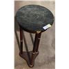 Image 2 : VINTAGE MARBLE GREENTOP STAND