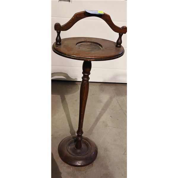 VINTAGE WOOD FLOOR STAND