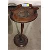 Image 2 : VINTAGE WOOD FLOOR STAND