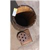Image 2 : VINTAGE WOODEN BARREL/BUCKET