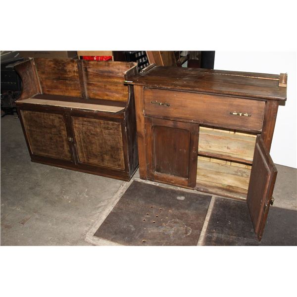 ANTIQUE WOODEN CABINET