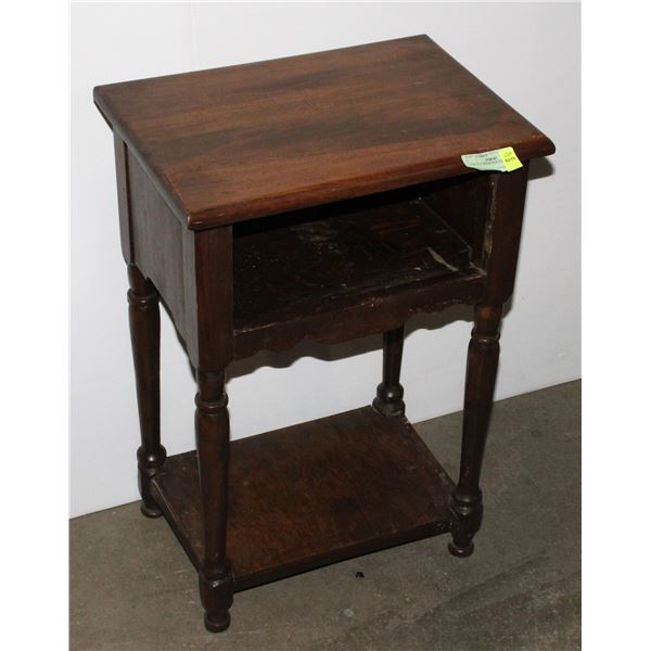 VINTAGE WOOD SIDE TABLE