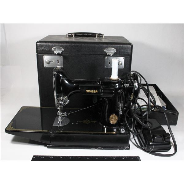 ANTIQUE SINGER SEWING MACHINE