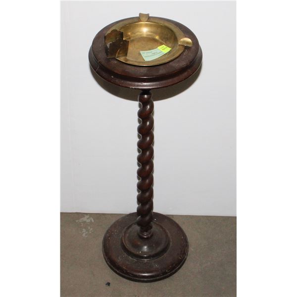 VINTAGE FLOOR STANDING ASTRAY
