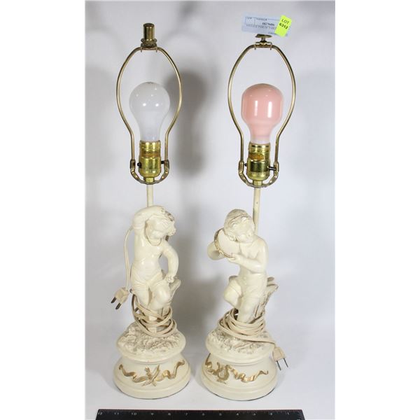 VINTAGE PAIR OF TABLE LAMPS