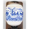 Image 2 : VINTAGE DELFT BLUE WALL MOUNTED COFFEE GRINDER