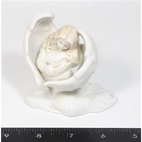 VINTAGE PORCELAIN FIGURINE GUARDIAN ANGEL