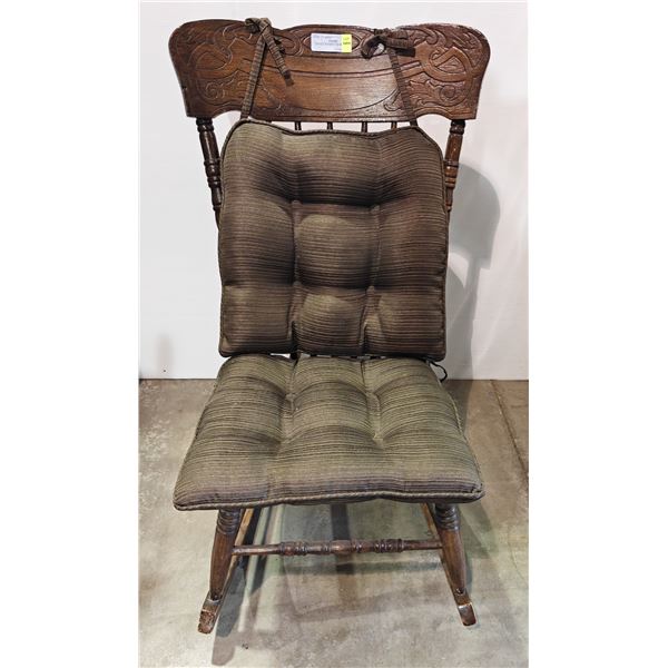 ANTIQUE ROCKING CHAIR