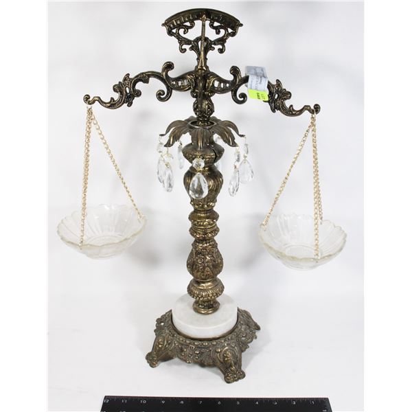 ANTIQUE VINTAGE BALANCE SCALE