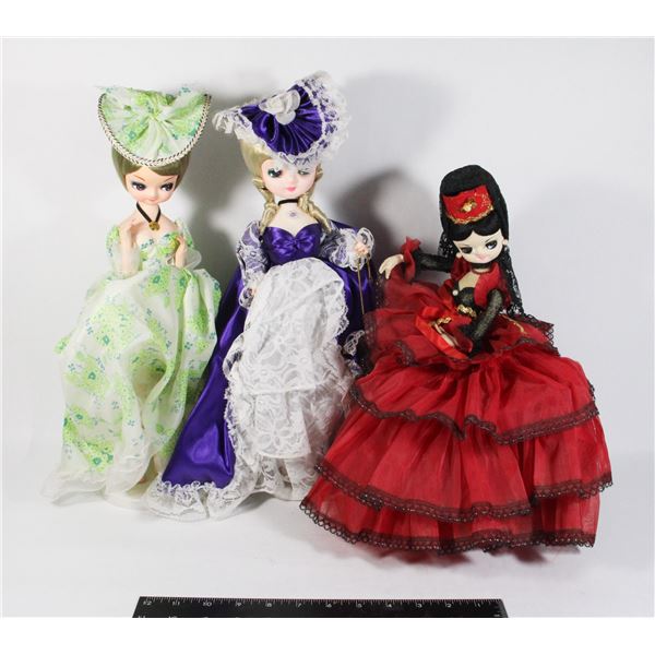 LOT OF VINTAGE COLLECTIBLE DOLLS