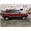 Image 11 : PARKSVILLE - 2009 HYUNDAI TUCSON, RED, 326904 KMS, ALL WHEEL DRIVE. - D167900