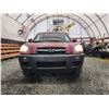 Image 5 : PARKSVILLE - 2009 HYUNDAI TUCSON, RED, 326904 KMS, ALL WHEEL DRIVE. - D167900