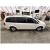 Image 12 : PARKSVILLE - 2013 DODGE CARAVAN, WHITE, 179891 KMS, FRONT WHEEL DRIVE. - D702426