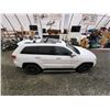 Image 13 : PARKSVILLE - 2018 JEEP CHEROKEE, WHITE, 164259 KMS, FOUR WHEEL DRIVE. - D398157