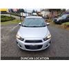 Image 4 : DUNCAN - 2012 CHEVROLET SONIC, SILVER, 100613 KMS, FRONT WHEEL DRIVE. - J121383