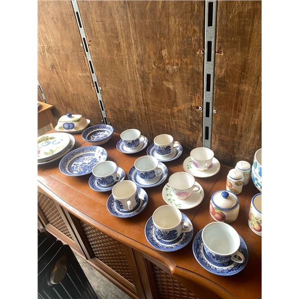 609 -- TEA CUPS AND PLATES