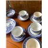 Image 3 : 609 -- TEA CUPS AND PLATES
