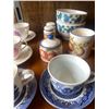 Image 5 : 609 -- TEA CUPS AND PLATES